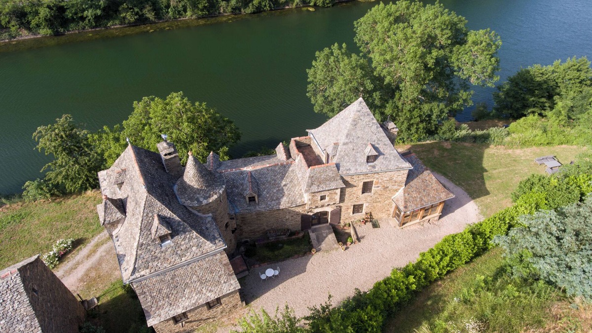 Requista Other | Large Gite in Chateau with private beach
