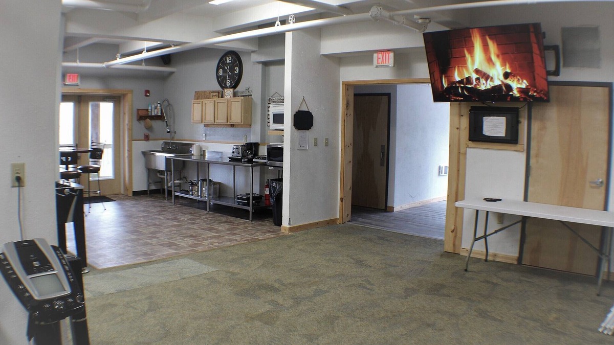 Southcrest Cabin | Large Group bunkroom sleeps up to 69