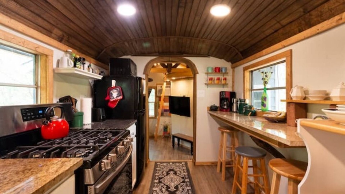 San Marcos House | Large group Cardinal Casa & Bluebird Nest