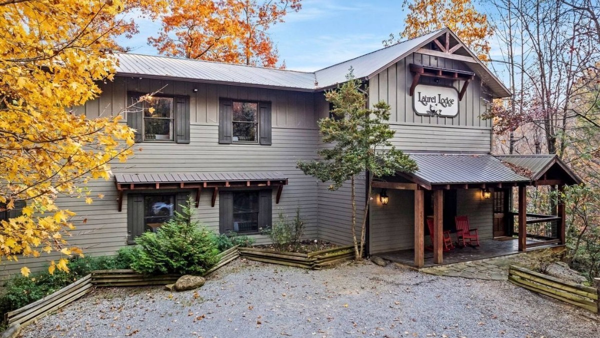 Chalet Village Cabin | large groups | mtn view | hot tub | pool table | theater | 12 suites | LL