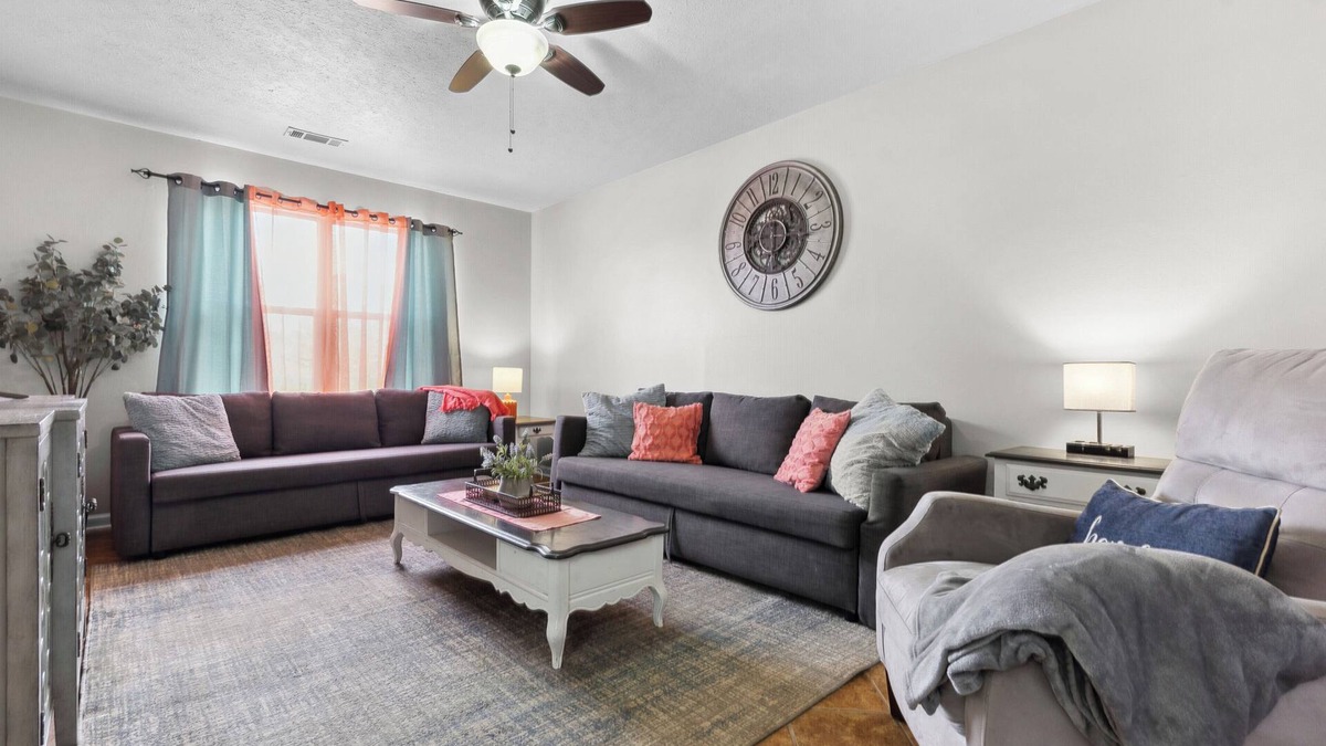 Warner Robins House | Large Groups & Pets Welcome Sleeps 12 w/Game Room
