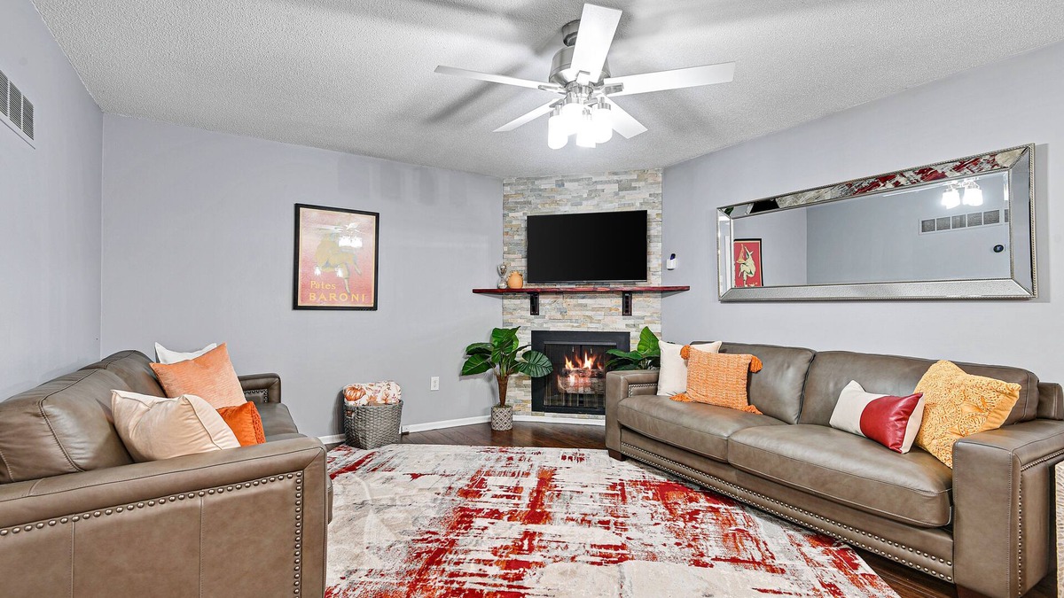 Mission House | ♧Large Groups Welcome♧Peloton Bike+Tread♧Grill♧Deck♧8 TVs♧Parking