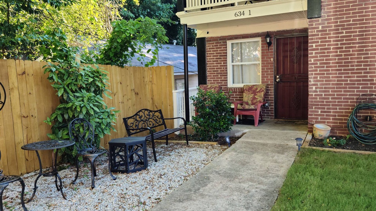 Atlanta House | Large Groups Welcome