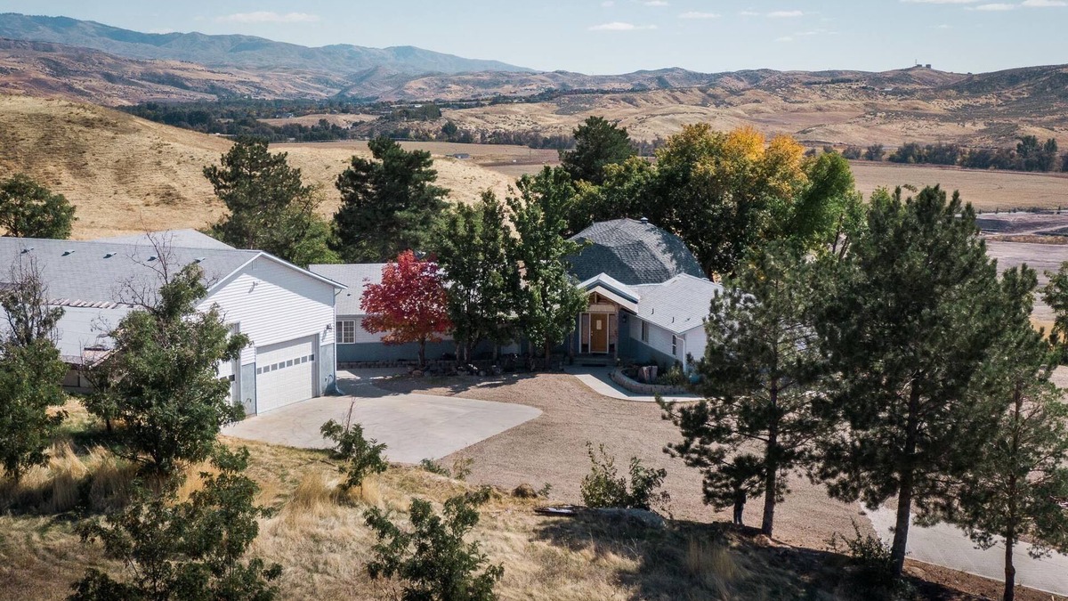 Garden City House | Large hilltop dome home with endless, panoramic views *Adventure Awaits* 5 acres