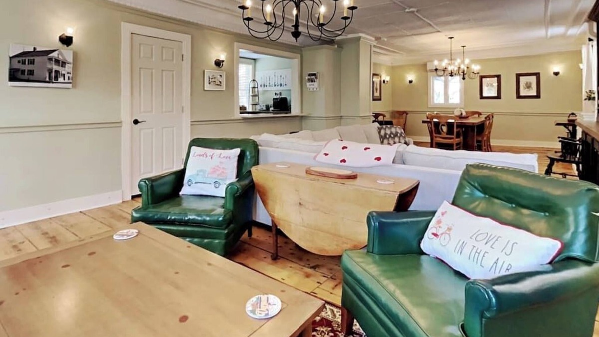 West Dover House | Large historic stay in the village! Pet Friendly
