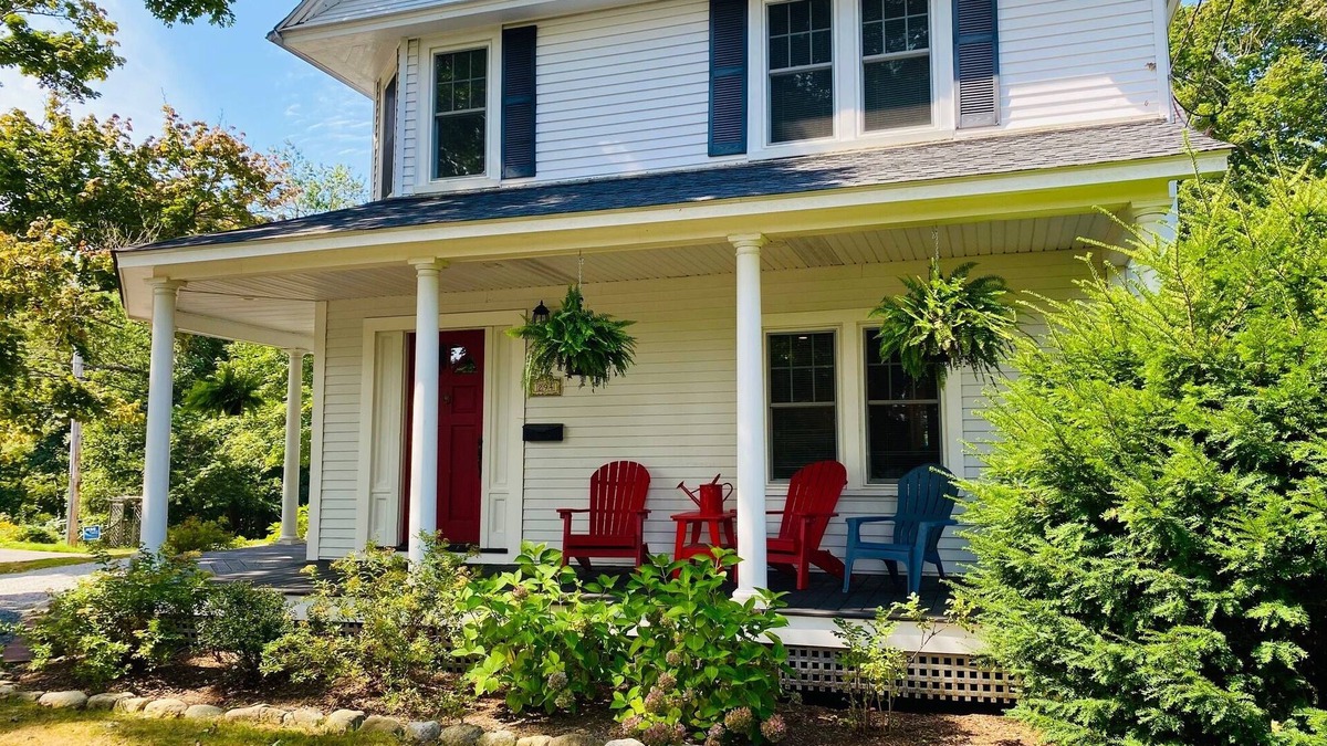Wakefield-Peacedale House | Large Historic/updated, Downtown Wakefield - Narragansett Beaches-3 mi. Big yard