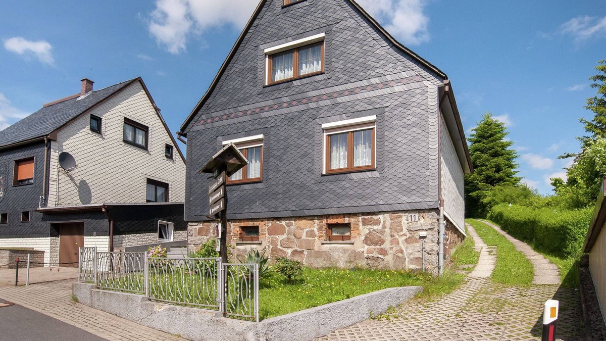 Neustadt am Rennsteig House | Large holiday home with terrace and garden in Neustadt am Rennsteig