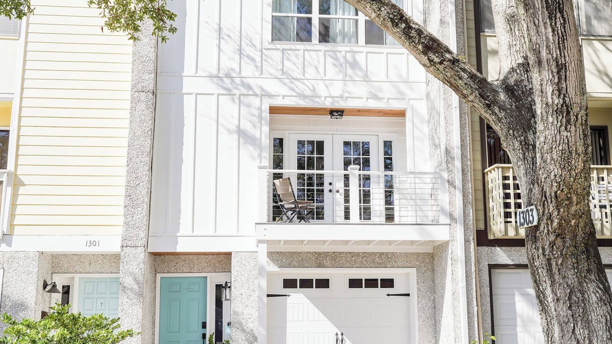 Saint Simons Island House | Large home 1 block from beach and restaurants!