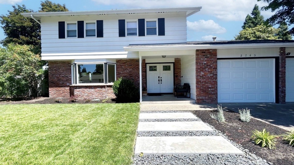 Eugene House | Large Home - 2200 Sq. Ft. - Near Campus - Hot Tub!