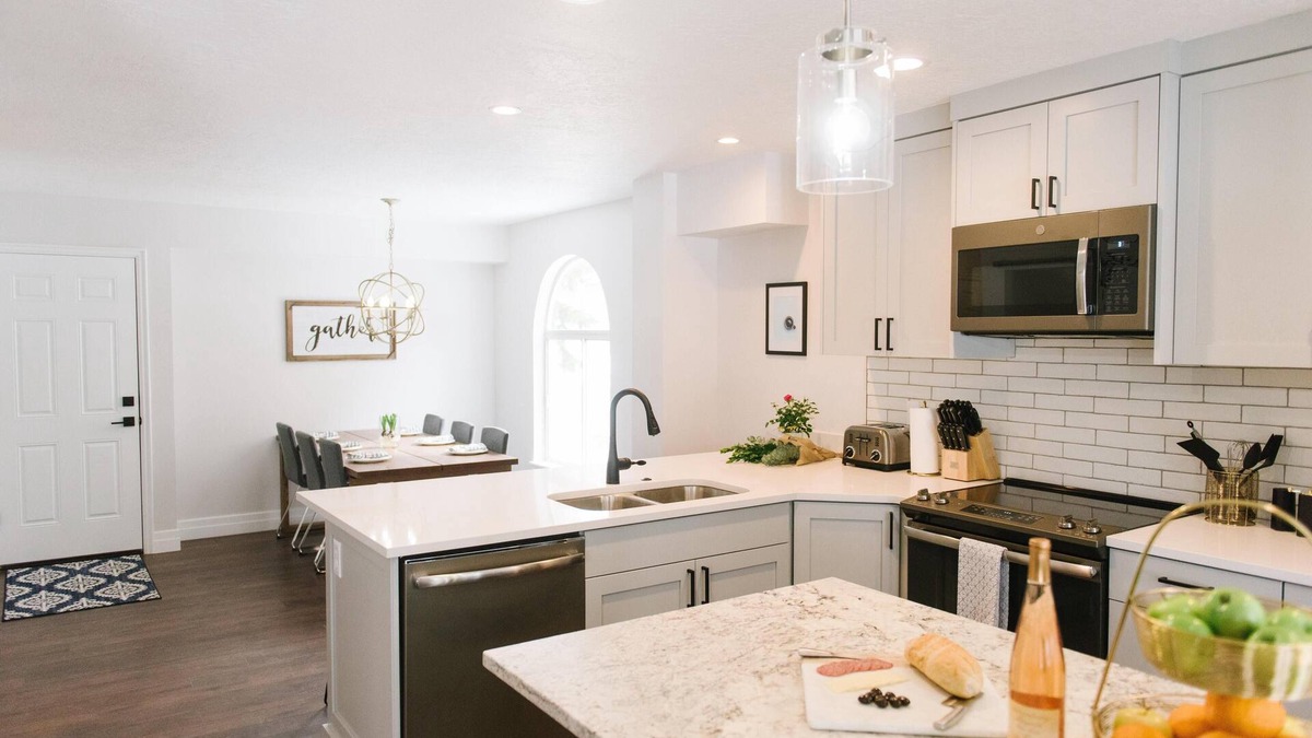 Cottonwood Heights Condo | Large Home, 4 bds, 3.5 bths, complete remodeled: luxurious amenities.see pics