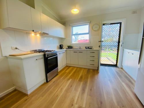 Davoren Park House | Large Home and Yard Gateway to Barossa, Davoren Park