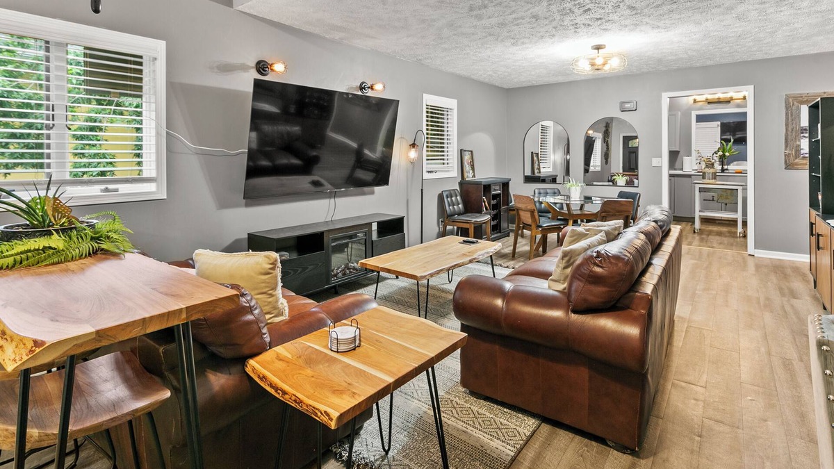 Near South House | Large home centrally located; walk to Zoo, Sunken Gardens or Telegraph District.