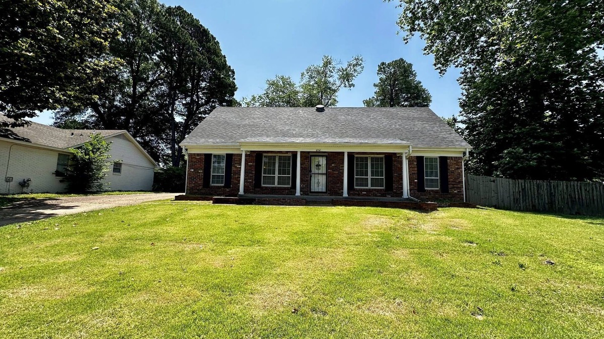 Whitehaven House | Large Home For Big Groups in Southhaven Memphis