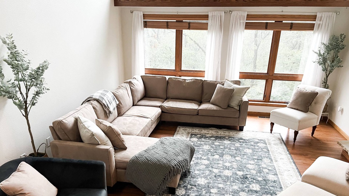 Jo Daviess County House | Large home in quiet wooded area with hot tub, billiards, decks & fire pits