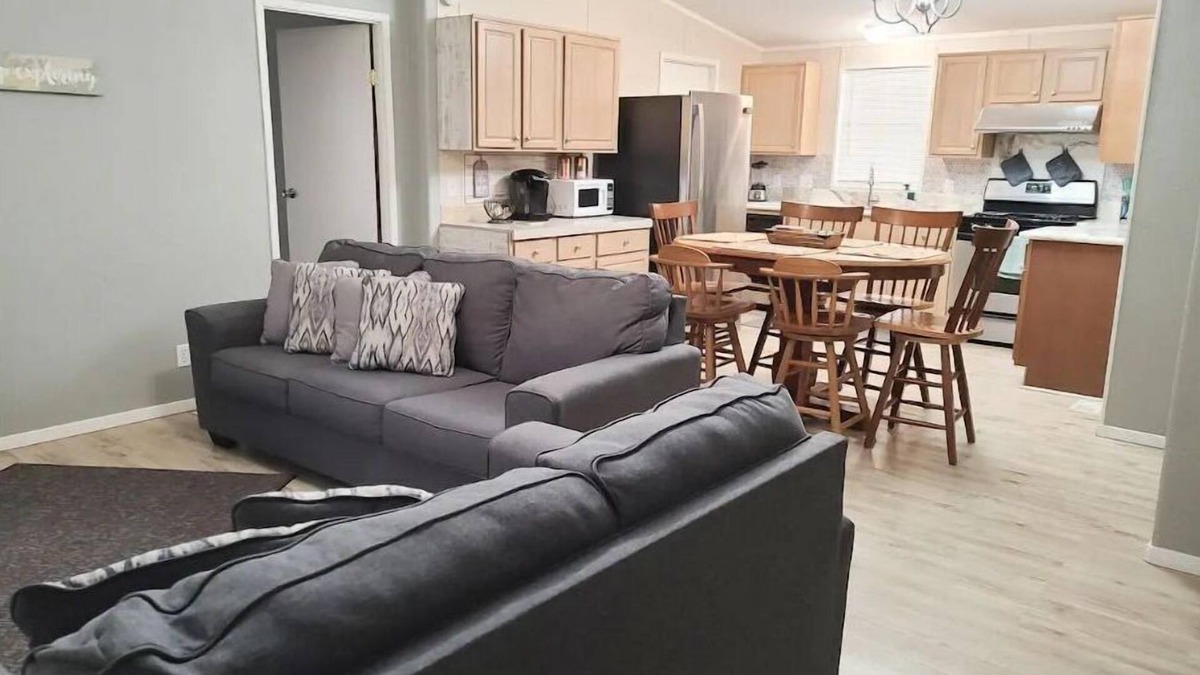 Blythe House | Large Home- Near Quartzsite and Colorado River