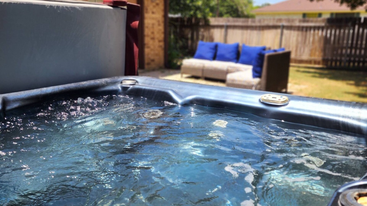 College Station House | Large home sleeps 15, close to campus with hot tub and more!