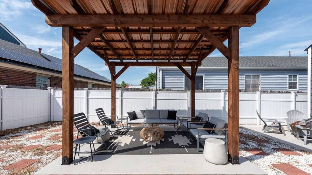 Mid-City House | Large Home w/Back Yard Oasis | Perfect for Groups