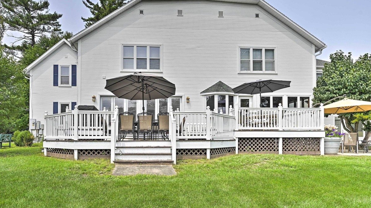 Wisconsin Dells Cottage | Large Home w/Indoor Basketball Court + Game Room!