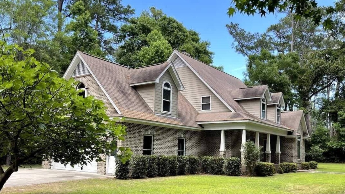 Whitemarsh Island House | Large Home w Modern Airstream Glamper Sleeps 20!