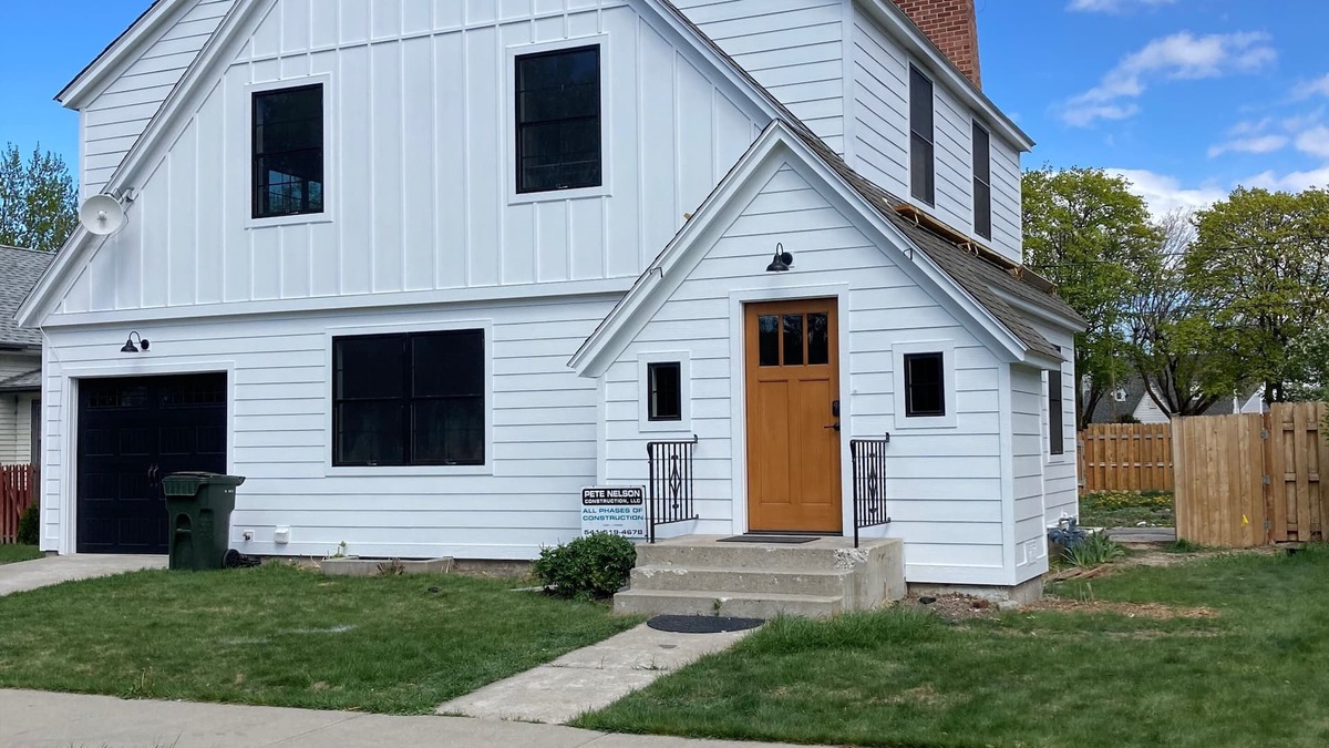 Baker City House | Large House 2 Blocks from Downtown Baker, large yard, and garage 4BED/2 BTH