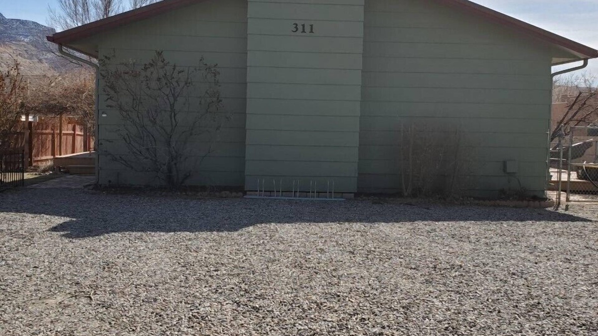 Palisade House | Large House alongside the River w/Beautiful Views & well-appointed interior.