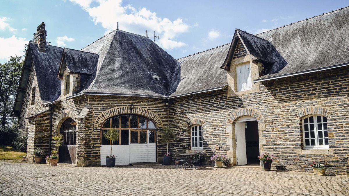 Saint-Just House | Large house and ballroom located on a private estate, swimming pool, tennis court.