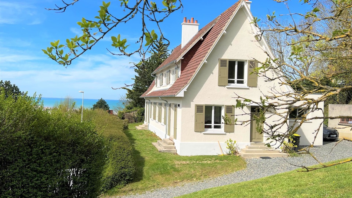 Benerville-sur-Mer House | Large house with sea view, 200 m², garden & woods, beach 8 minutes away on foot