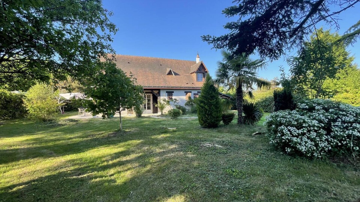 Chambray-les-Tours Cottage | Large house with garden near Tours