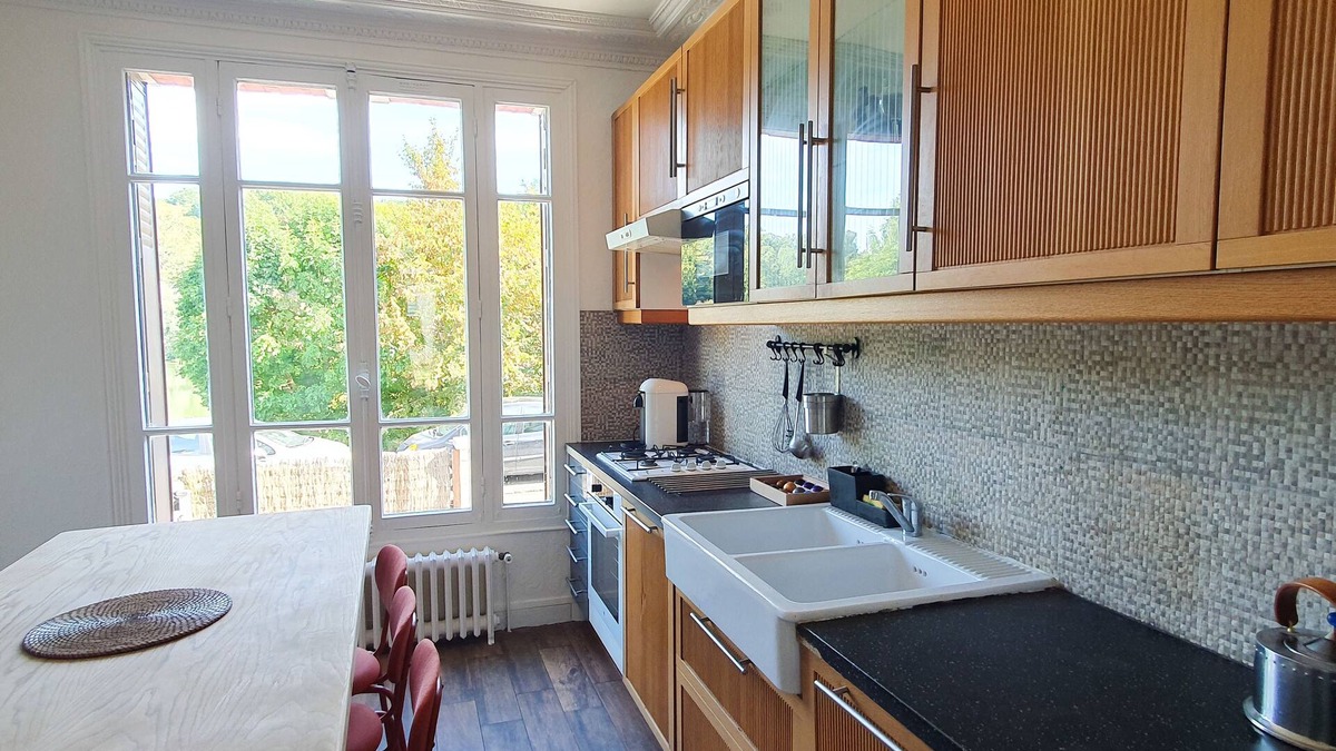 Velizy-Villacoublay House | Large house on the edge of a pond 20 minutes from Paris