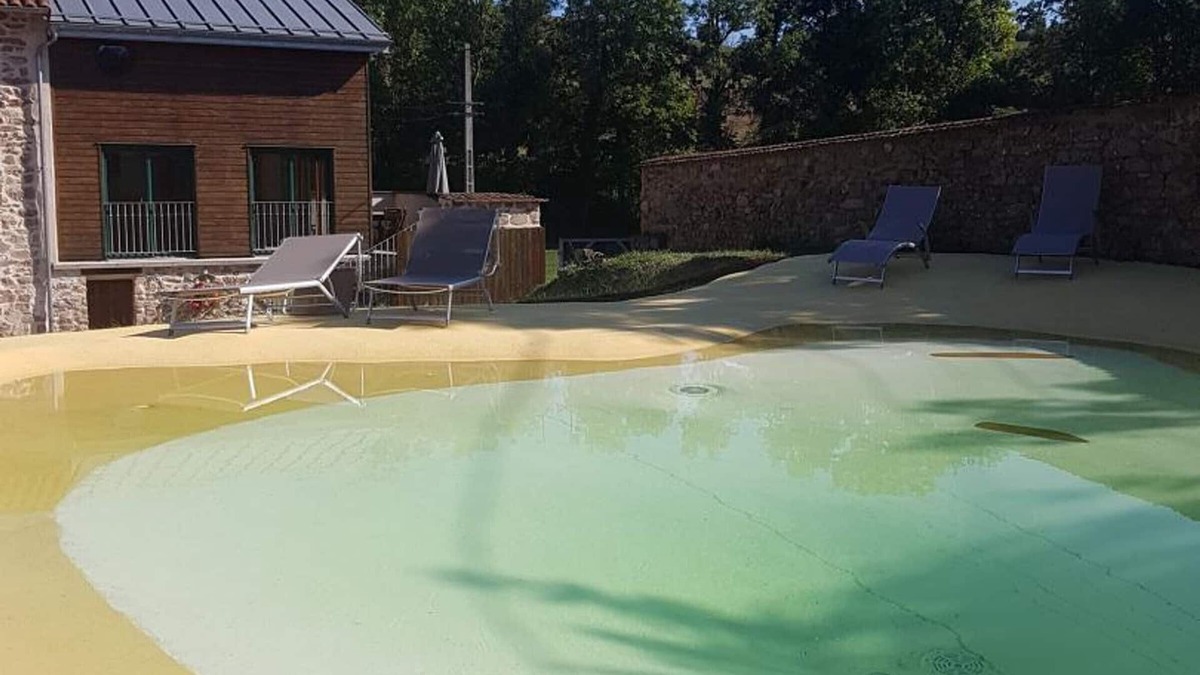 Croizet-sur-Gand Cottage | Large house in Croizet-sur-Gand with private pool, wifi, and pets allowed