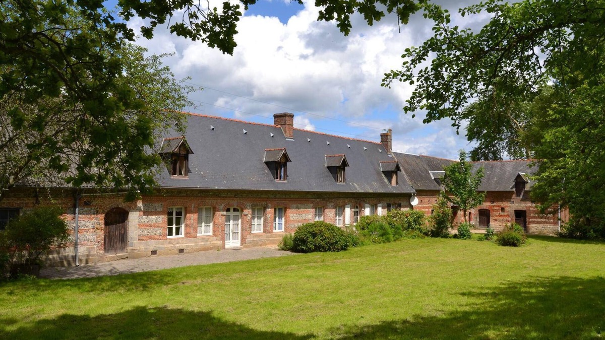 Cailleville House | Large house in the countryside.