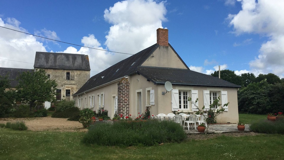 Mansigne House | Large house in the Sarthoise countryside 25 min from Le Mans - sleeps 15