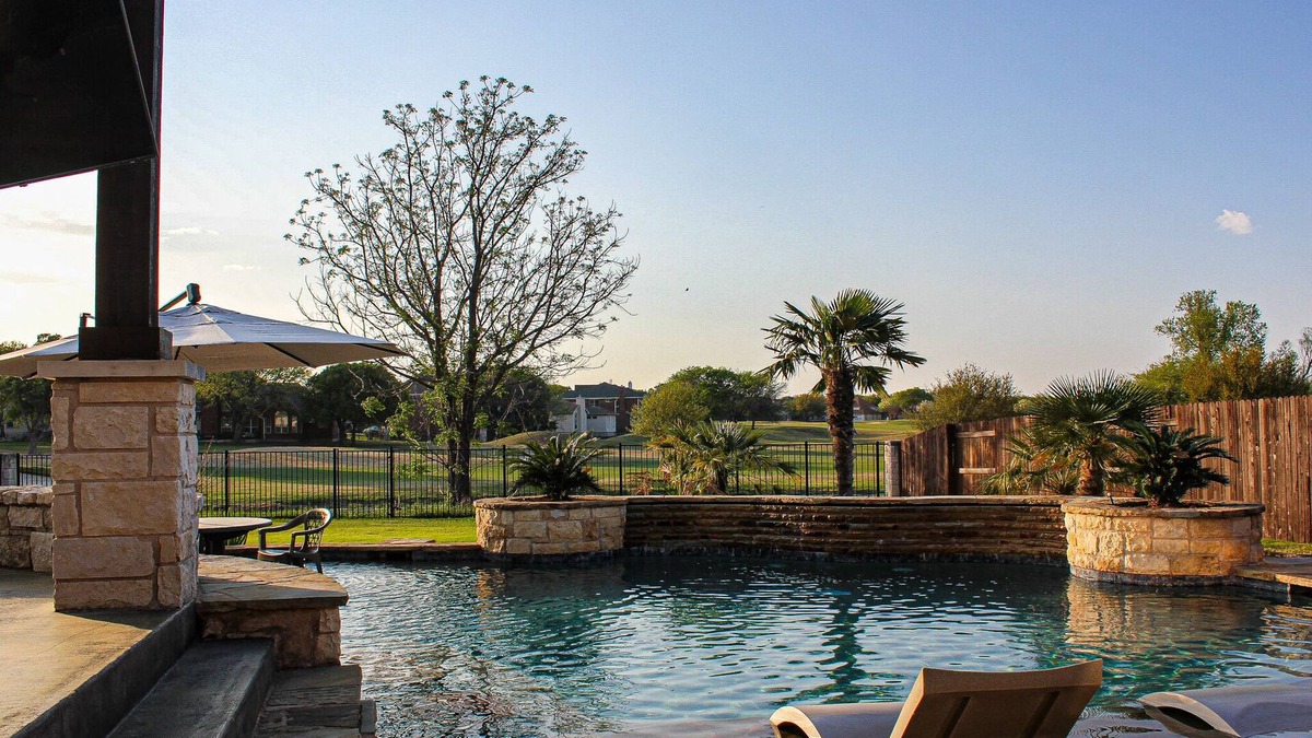 Round Rock House | Large house minutes from Kalahari, COTA, and other Austin fun!