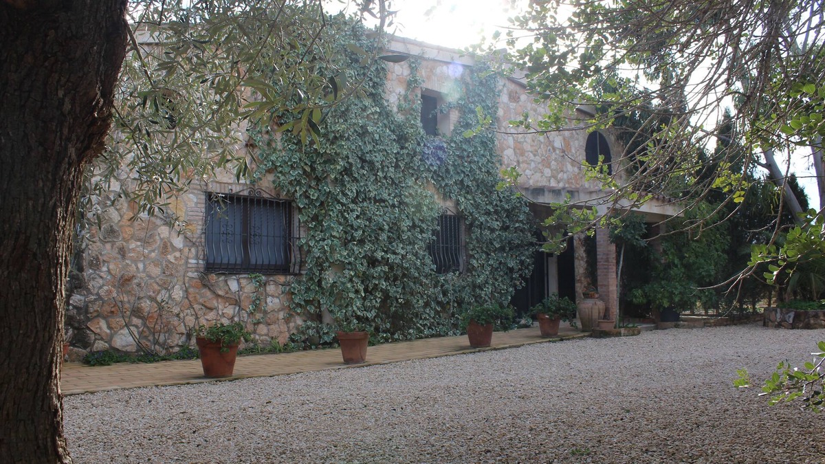 Costa Dorada Villa | Large house of 220 m2 in the middle of nature with private pool and barbecue.