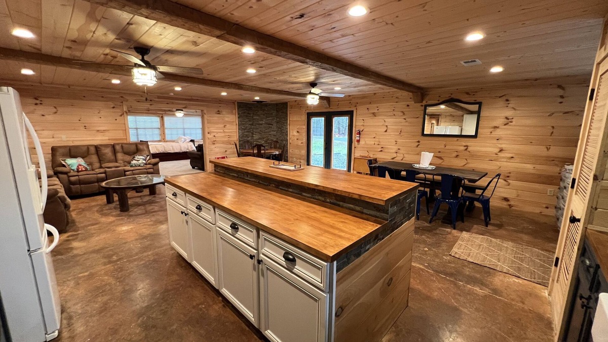 Higden Cabin | Large house on the lake sleeps 16!