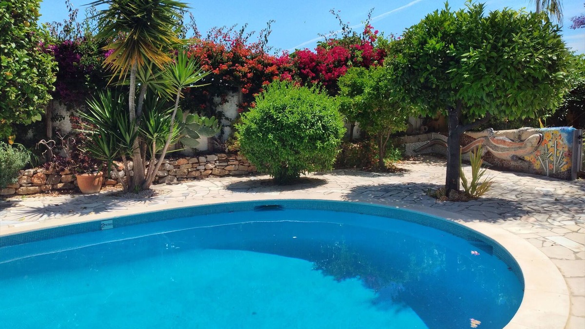 Tavira House | Large house, private pool, mature garden & parking, central Tavira