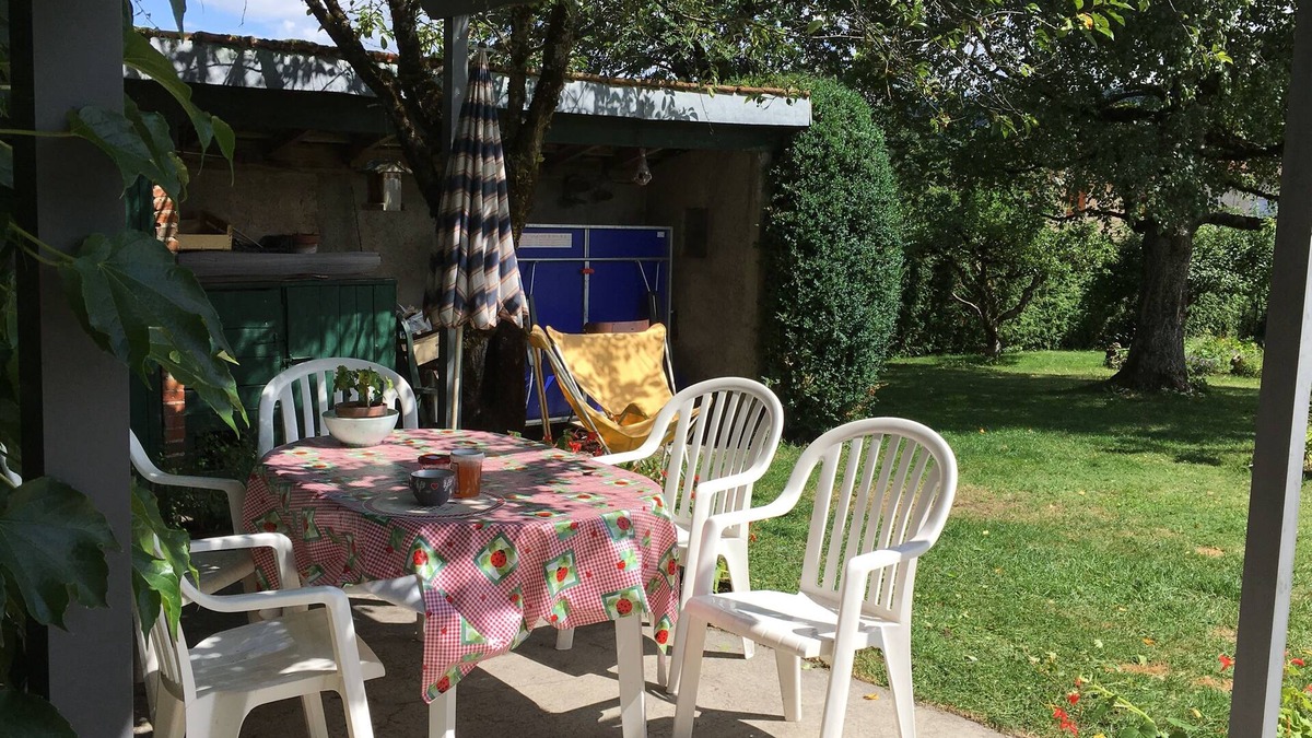 Charchilla House | Large house, terrace and enclosed garden, near the lake.
