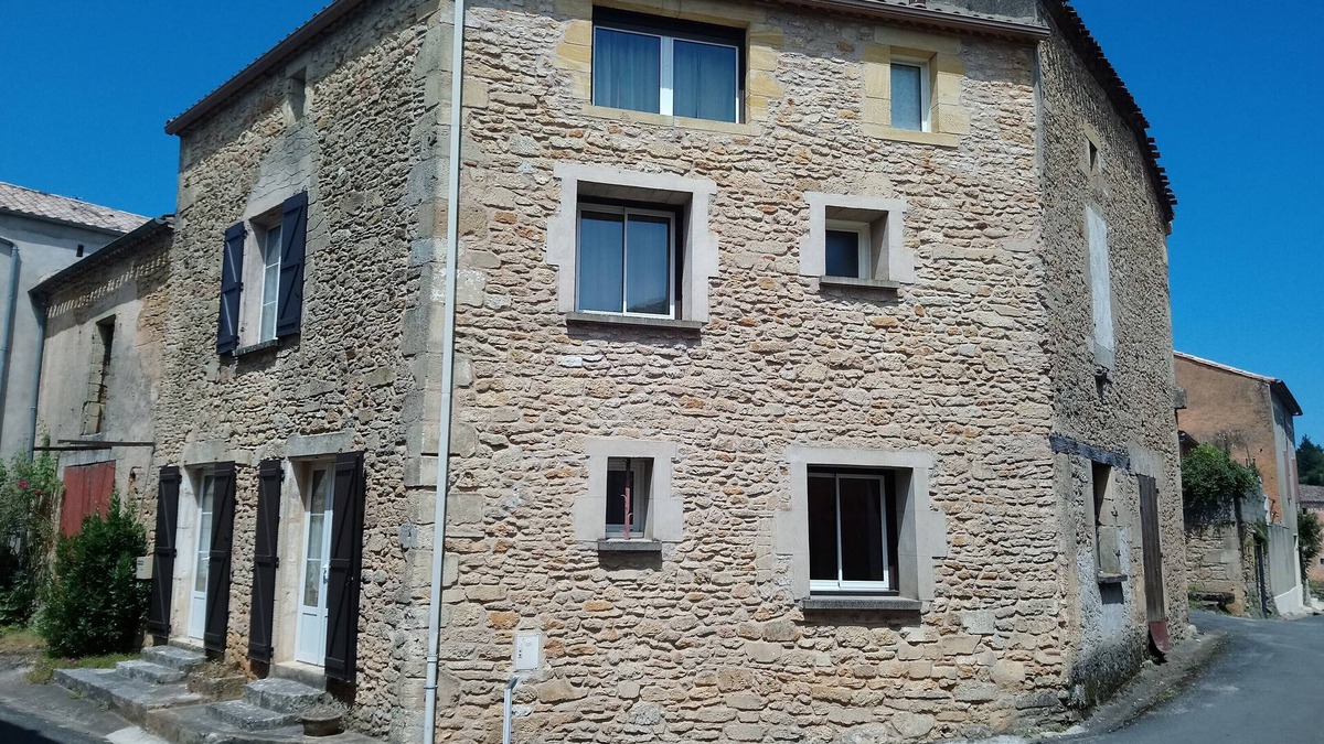Lacapelle-Biron House | Large house with loggia and fireplace