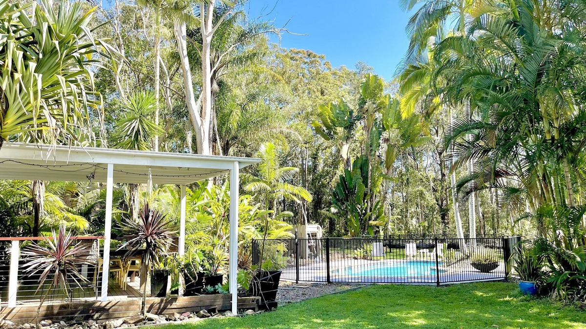 Doonan House | Large house with function room. Plenty of Space, only 10 minutes to Hastings St