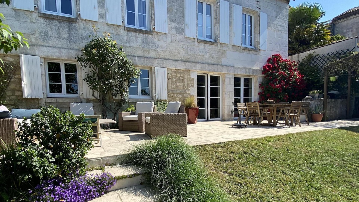 Angouleme House | Large house with garden and swimming pool downtown Angoulême