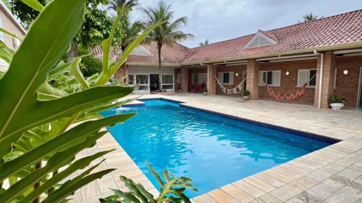 Balneario Praia do Pernambuco House | Large House With Pool Guaruja