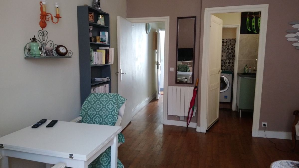 Biarritz City Centre Apartment | Large hyper-center studio, Beach 30m, sofa bed 160