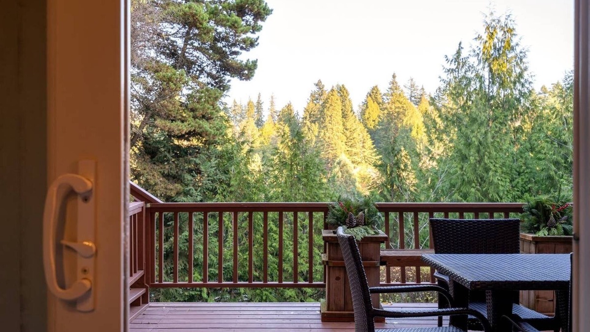 West Hills Apartment | Large In-Law Studio Apartment