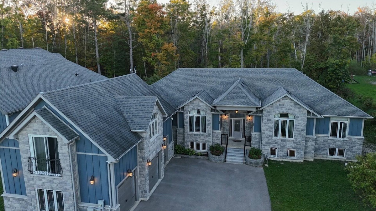 Innisfil Cottage | Large Innisfil Lakeview Cottage with a Sauna and steps to Lake Simcoe