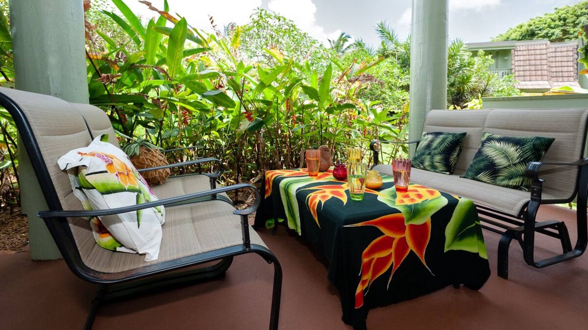 Princeville Condo | Large & Inviting, Walkable Location close to beach-Perfect for Large Groups!