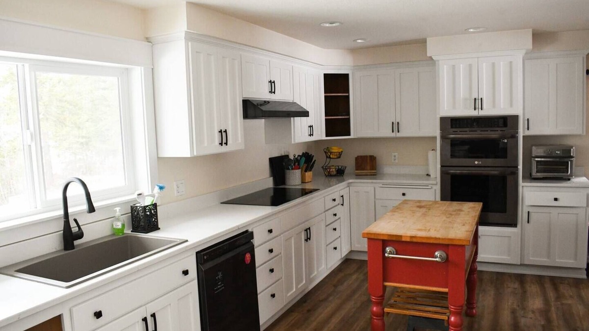 Hayden House | Large Kitchen, Hot tub, Game & Arcade Room