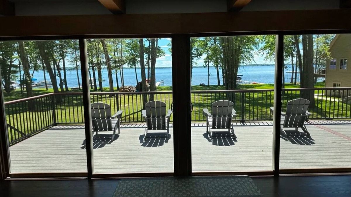 Shawano House | Large lakehome, big yard, gorgeous views. Perfect for families!