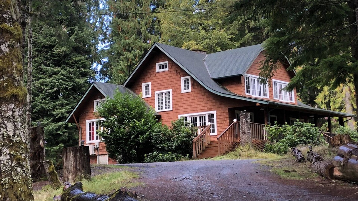 Ashford Cabin | Large Lodge at Rainer Lodge - 0.4 mi to Mt.Rainier
