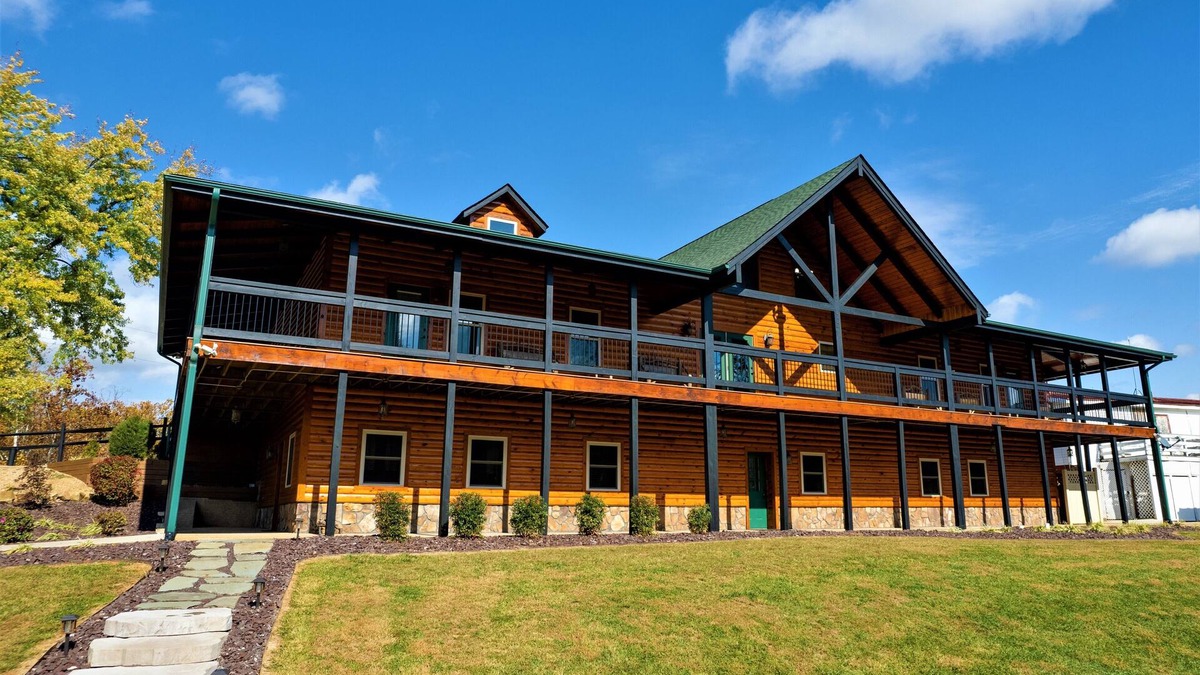 Stanley Cabin | Large Log Cabin Near Luray Shenandoah National Park Mountain View up to 30 GUEST