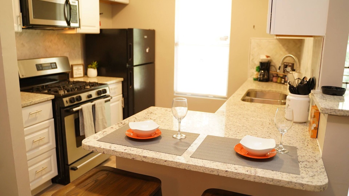 Church Street House | Large Lux Duplex 5Beds/4Baths 10 Mins from Airport